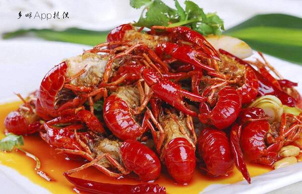 很多人都把基本农田改造后养小龙虾,利润高但