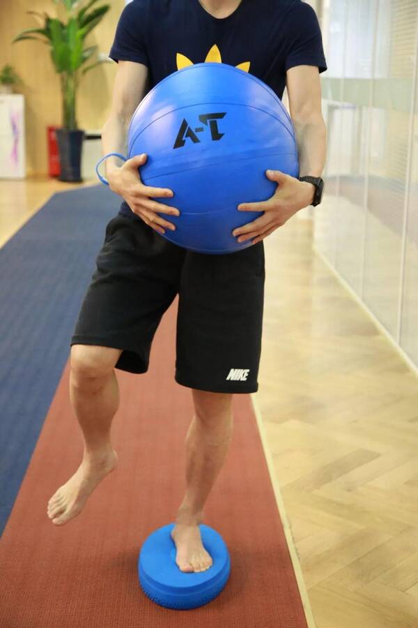 髌腱炎--光练大腿可不行!