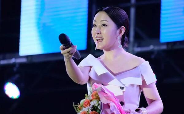 茶山上的小阿妹来了!杨钰莹现身黑茶之乡湖