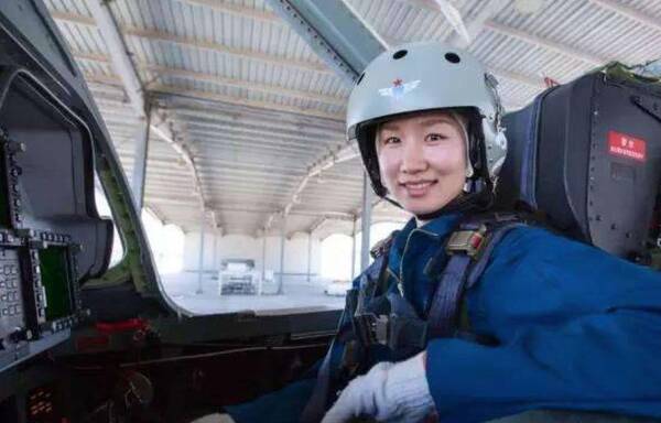 用黄金培养出来的战机飞行员,要多大才退休,答