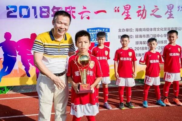 琼海青少年足球邀请赛在潭门镇中心学校举行