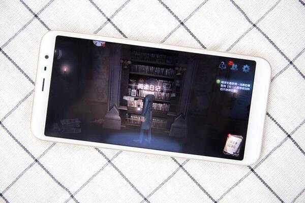 定价799元的魅蓝6T在玩游戏时同样具有高素质