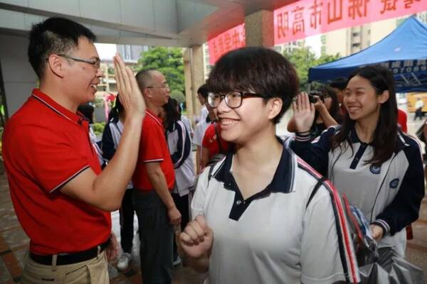 有一种青春叫高考!今天上午,2018佛山高考考场