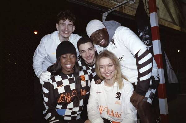 NikeLab x OFF-WHITE挚爱足球系列现已发售!