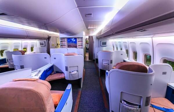 平壤飞往新加坡的中国专机,里面长啥样?