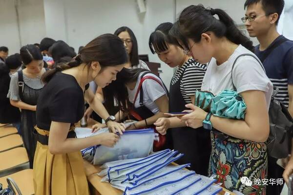 直击阅卷现场!2018广东高考开始阅卷了!老师,