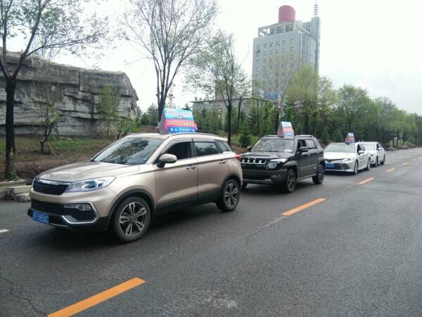 车展进行时-白山交通广播主持人变身试驾员