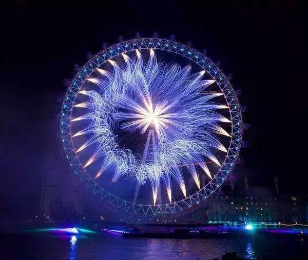 这是无数情侣最憧憬的摩天轮之一 坐在上面,可以将 新加坡,印尼