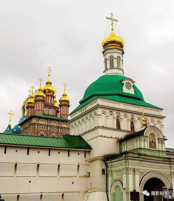 莫斯科谢镇圣三一教堂与圣彼得堡金顶大教堂