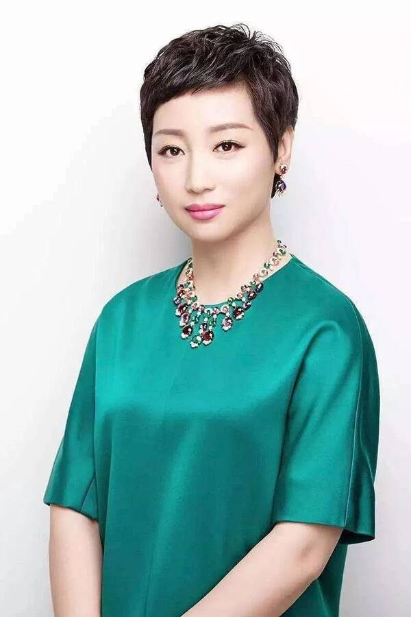 老公入狱、妻子还债8亿,拯救1000亿商业帝国