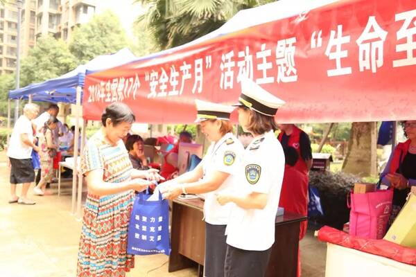 全丨青白江区卫计系统开展安全生产宣传咨询日