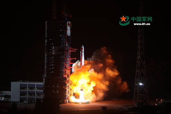 嫦娥四号任务搭载的哈工大微卫星成功实现绕月