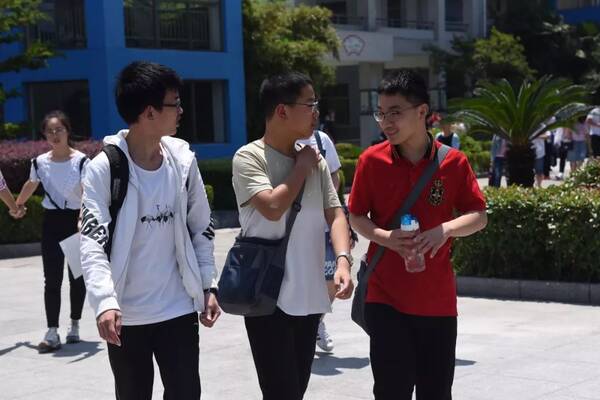 最新,2018泰州中考作文题出炉!看到题目有点懵