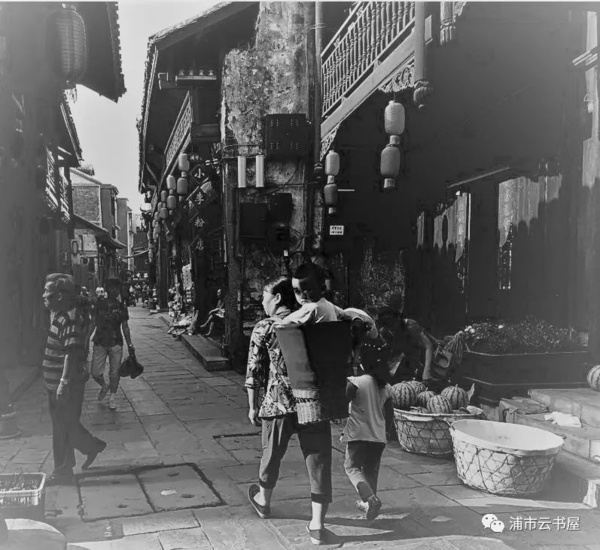 为湘西千年古镇的孩子们筹建一座公益图书馆,