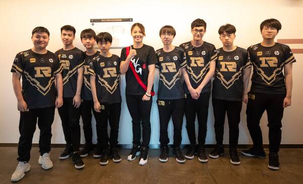 奔驰赞助+入驻北京五棵松,RNG有一个世界电竞