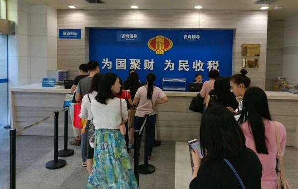 个税法起征点调至每月5000元,网友称“太低”,专家认为“合理”
