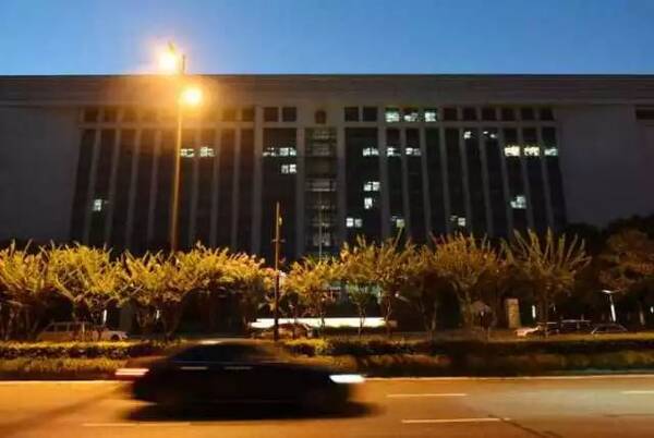 法官助理写了一首加班歌,歌词里满满都是感人