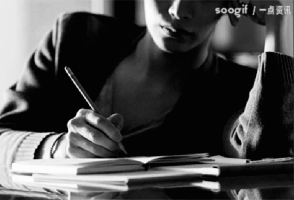 情侣奔跑着拥抱动图