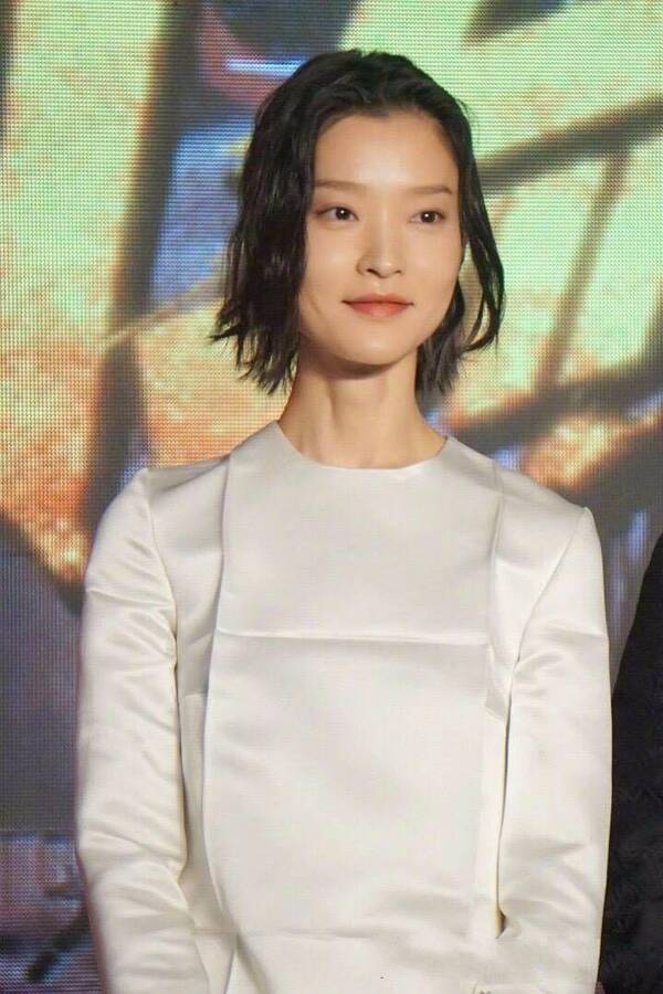 女星扎堆梳荷叶头,杨丞琳活成未成年,刘诗诗老