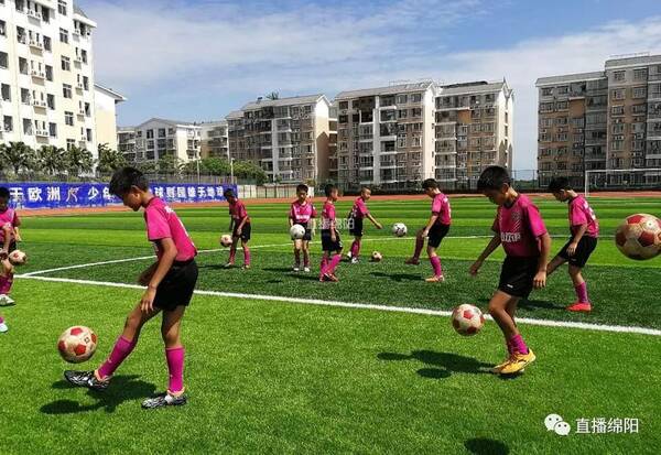 绵阳3名少年走进世界杯 学校+俱乐部模式造