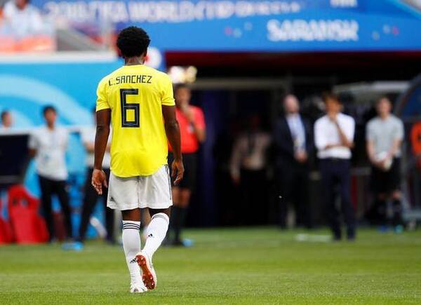 哥伦比亚球员手球红牌罚下成输球罪人,世界杯