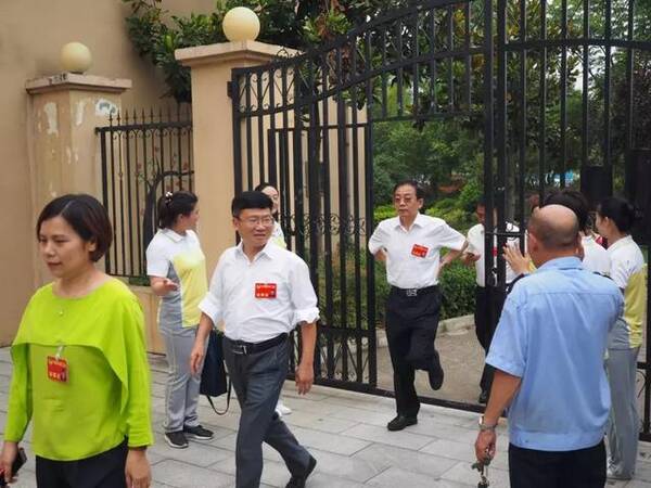 市政协委员莅临信阳阳光雨露教育集团调研指导