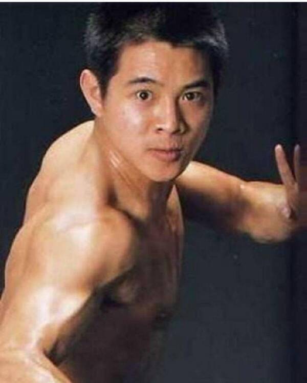 霍元甲等等,精彩的武打动作,卖力的演出,真实的武功,都是李连杰大片的