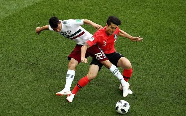 批判韩国足球的脏,也要看到他们的拼,国足当取