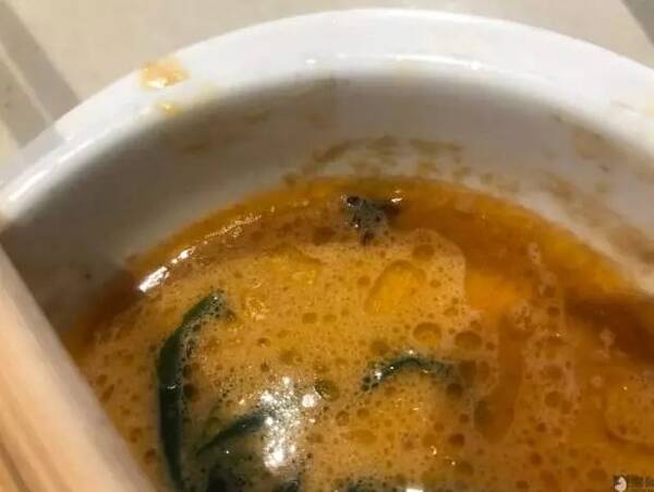 宝宝冲奶烧水壶盖子被苍蝇拉了好多屎点点,是不是是厕所的脏?