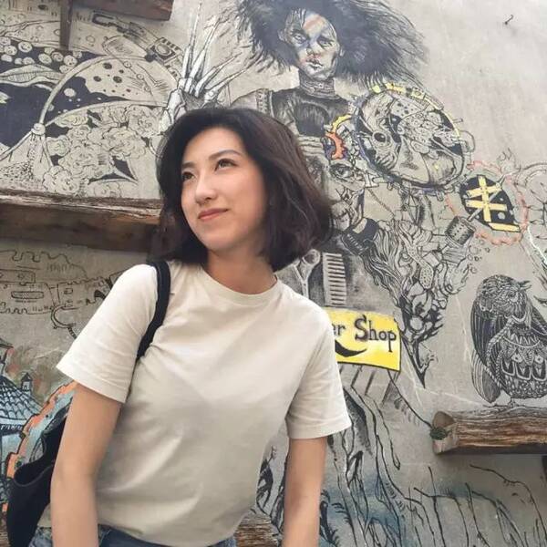 她辍学放弃当情趣,现在是一名空姐v情趣师.情趣内衣许巴图片