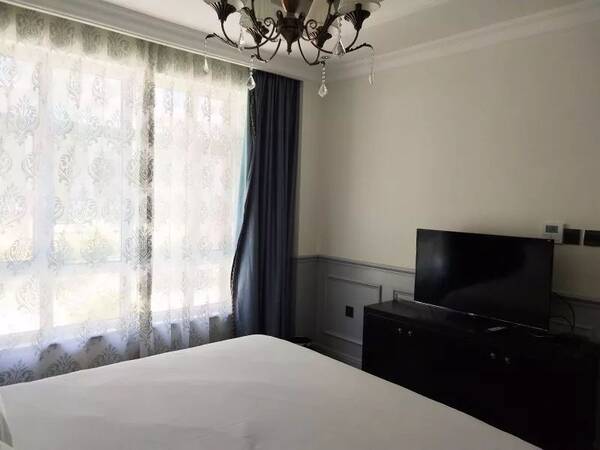 想轰趴?租个轰趴别墅可劲闹!KTV、影院、厨房