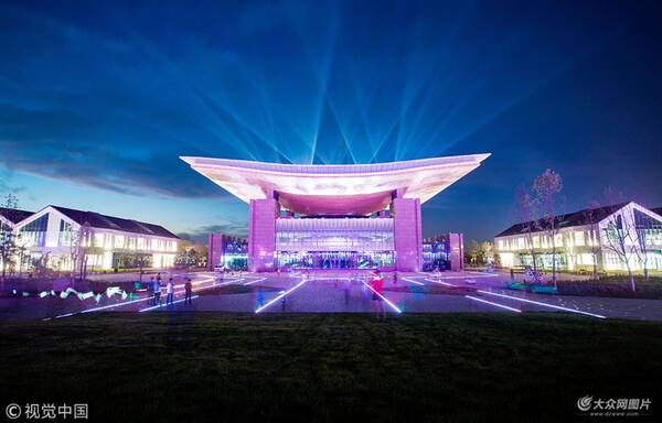 太阳能小镇惊艳亮相 成山东德州新地标