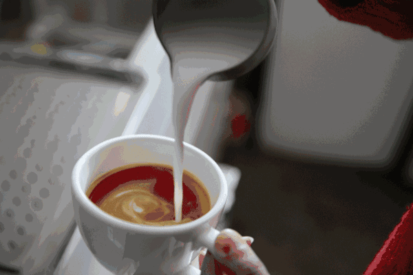 空闲的时候,一杯浓郁芬芳的咖啡在手,即使是杯中的咖啡懂得你心思