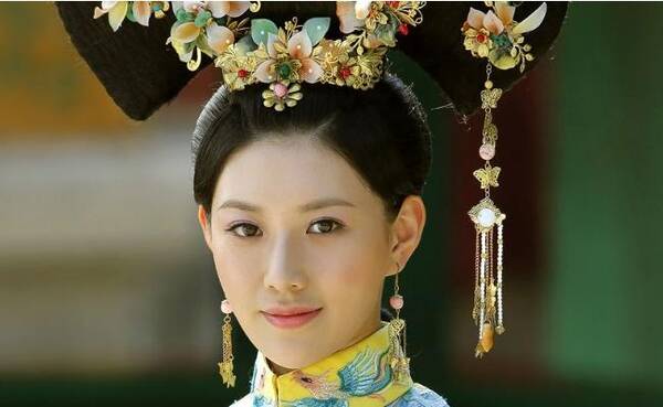 她是清朝三大宠妃之一,成清朝第一位皇贵妃,顺