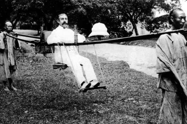 21年前的今天,举国欢庆,香港大雨转晴…