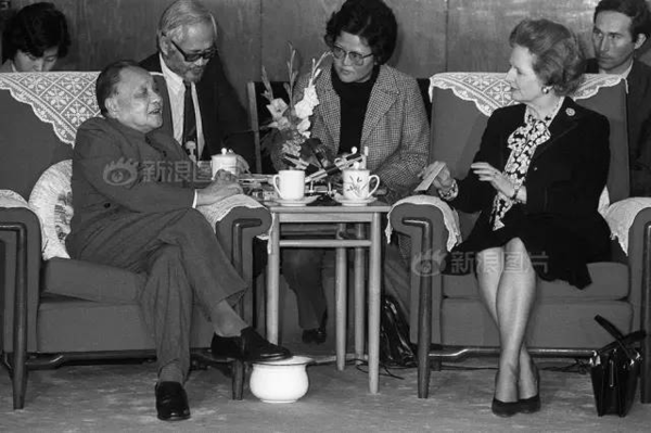 21年前的今天,举国欢庆,香港大雨转晴…