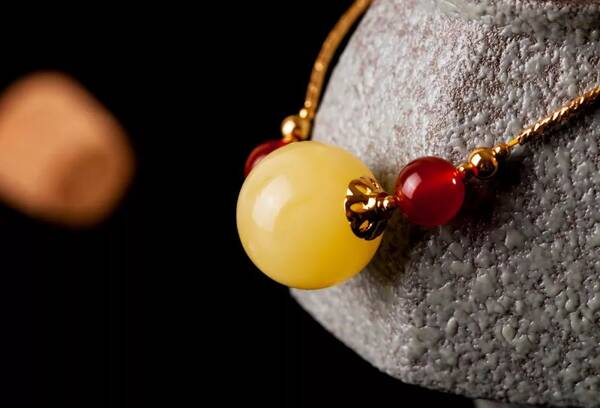 迷恋大理柔软时光,深悟把玩蜜蜡三重境界