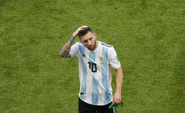 因梅西C罗离婚 球迷:阿根廷和葡萄牙不会是躺