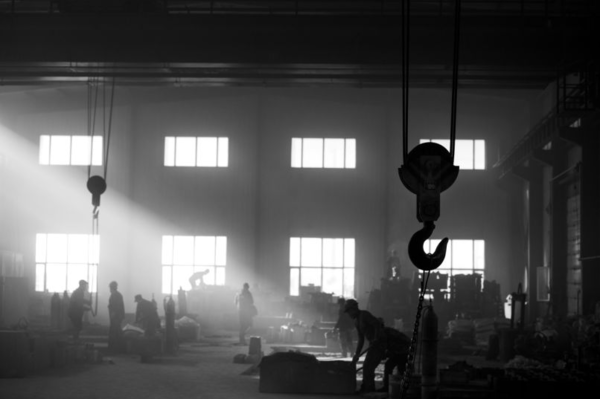 小铸造厂工人常年与高温粉尘打交道,安全防护