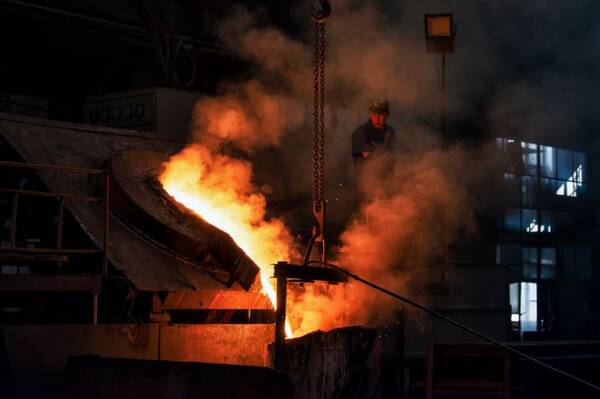 小铸造厂工人常年与高温粉尘打交道,安全防护