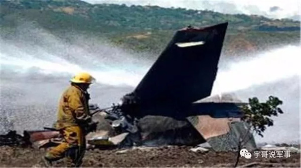 中国造战机再传噩耗,战机坠毁,机组人员全部牺