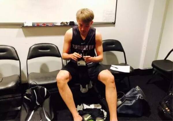 NBA梦碎!丁彦雨航膝伤缺战季前赛 拒篮网双向