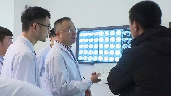 7月7日北京大学肿瘤医院胸外科主任杨跃教授