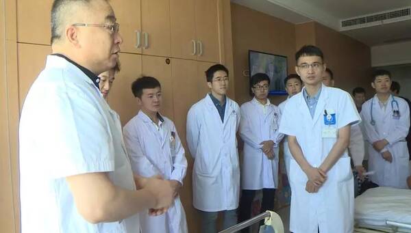 7月7日北京大学肿瘤医院胸外科主任杨跃教授