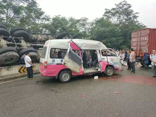 今日广元苍溪发生一起车祸,实际情况.