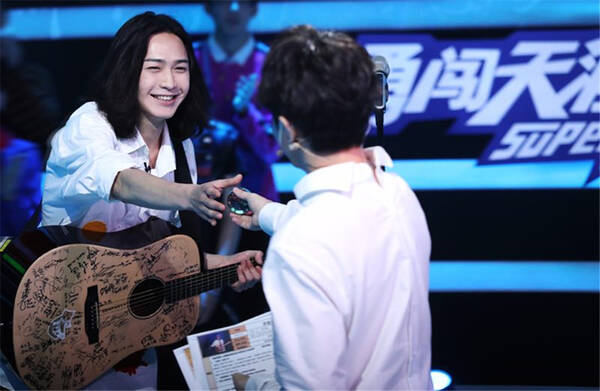 许含光Lumi亮相《明日之子》第二季 唱出别样