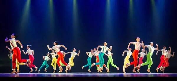 广州市幼儿师范学校舞蹈队 舞动花季 出彩幼师