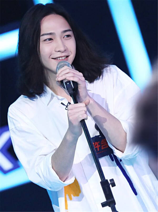 许含光Lumi亮相《明日之子》第二季 唱出别样