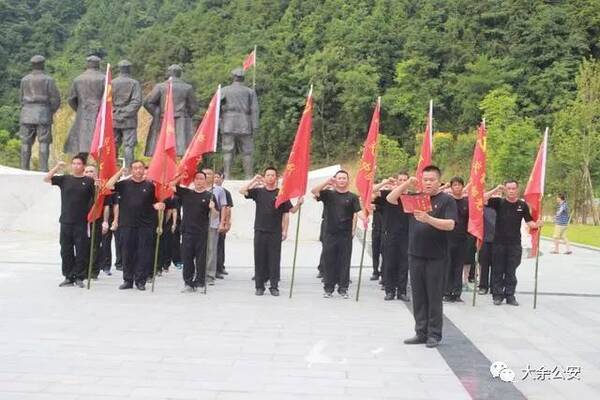 将党课搬到红色教育基地,大余公安开展五个一