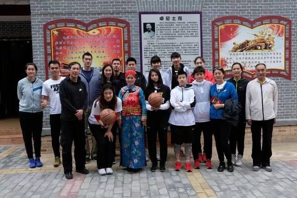 正量满满!这支备战亚运的娘子军重走长征南山小学普兰店图片